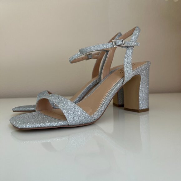 BADGLEY MISCHKA JEWEL Rayla Evening Sandals - Silver Fabric - Size 8.5 - Picture 3 of 13